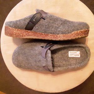 COPY - Earth Origins Wool Felt Clogs 8 1/2 W + Free Sox